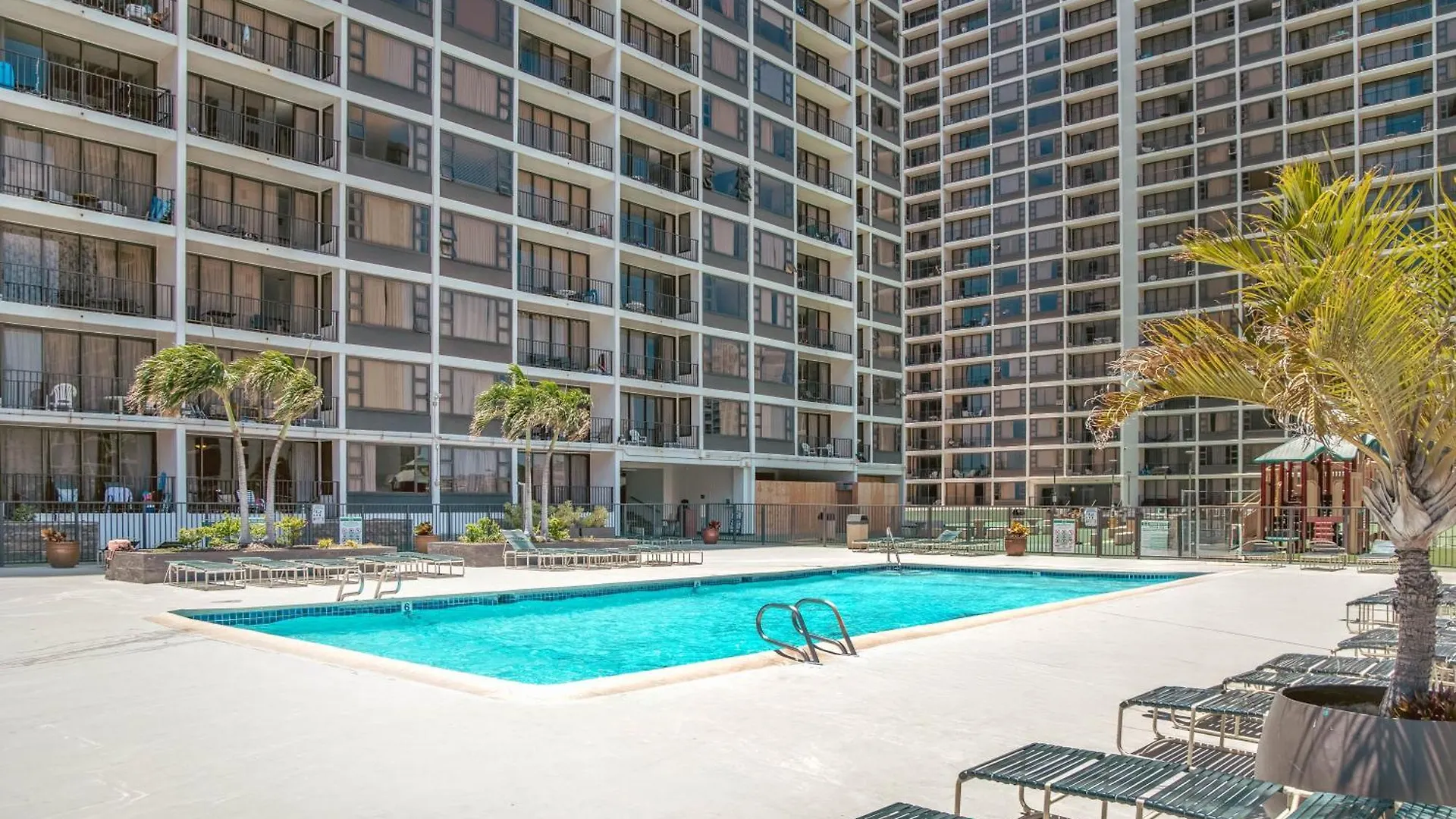 Ocean & Diamond Head Views - Near Beach - Parking! Honolulu Apartment