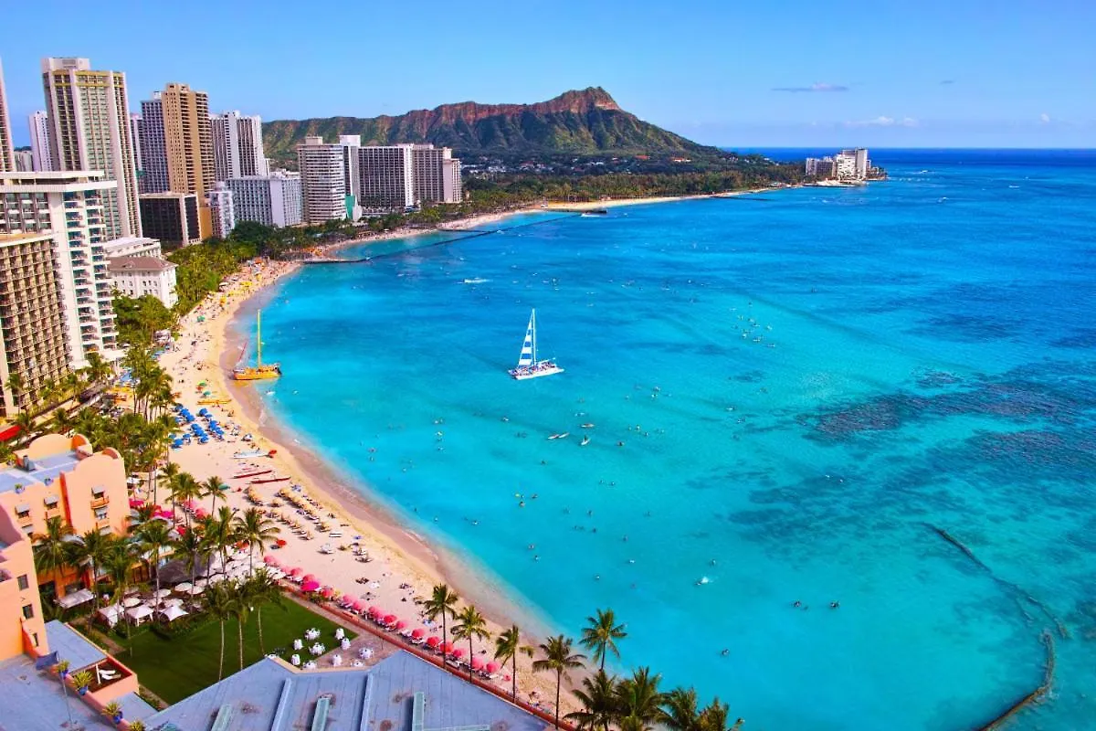 Ocean & Diamond Head Views - Near Beach - Parking! Honolulu Apartment
