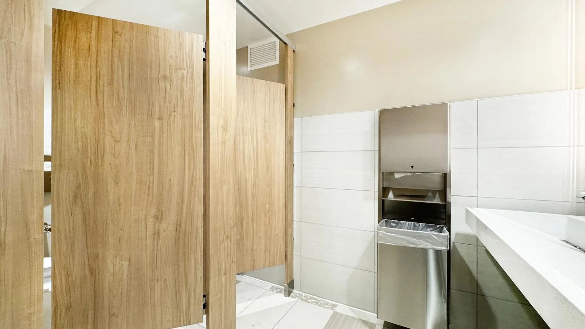 Ocean & Diamond Head Views - Near Beach - Parking! Honolulu United States