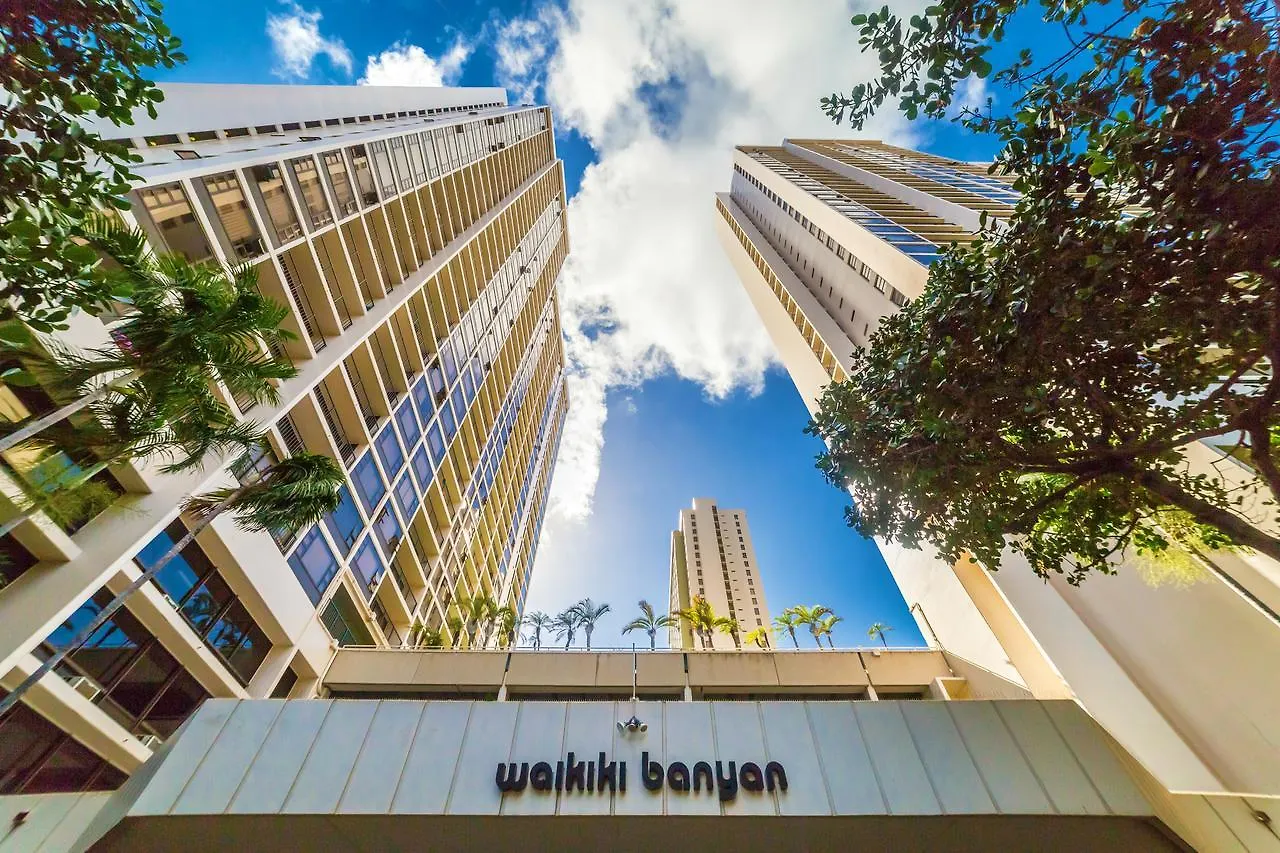 Ocean & Diamond Head Views - Near Beach - Parking! Honolulu Apartment